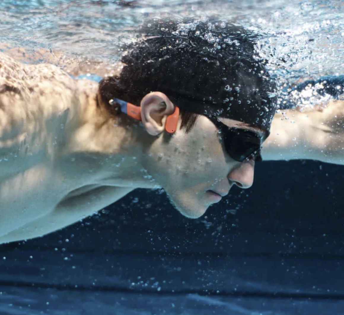 SHOKZ - Casque sans fil à oreilles libres OpenSwim Pro - Rouge