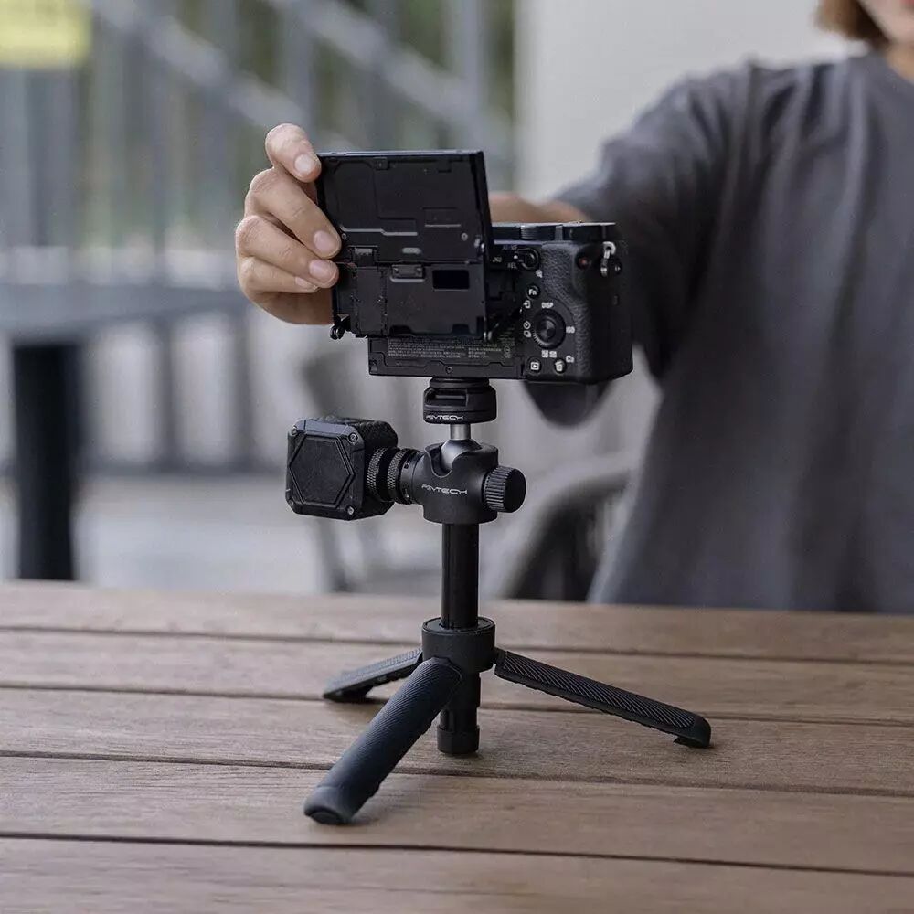 Mini trépied PGYTECH en utilisation